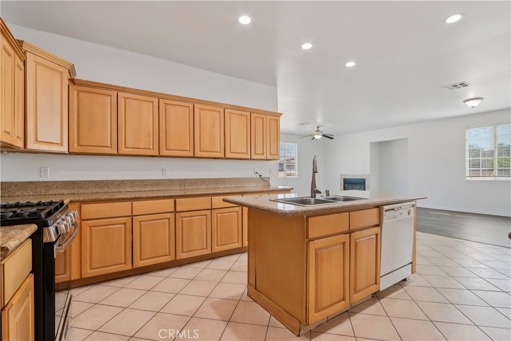 548 Bloomington Avenue Rialto, CA 92376 - Photo 13 of 24