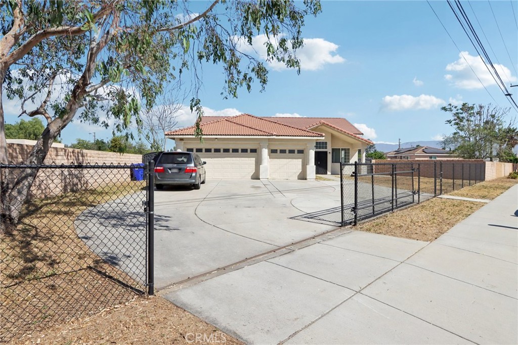 548 Bloomington Avenue Rialto, CA 92376 - Photo 2 of 24