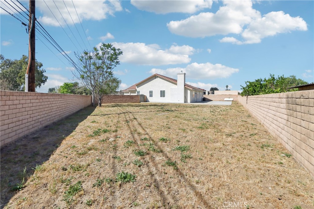 548 Bloomington Avenue Rialto, CA 92376 - Photo 22 of 24
