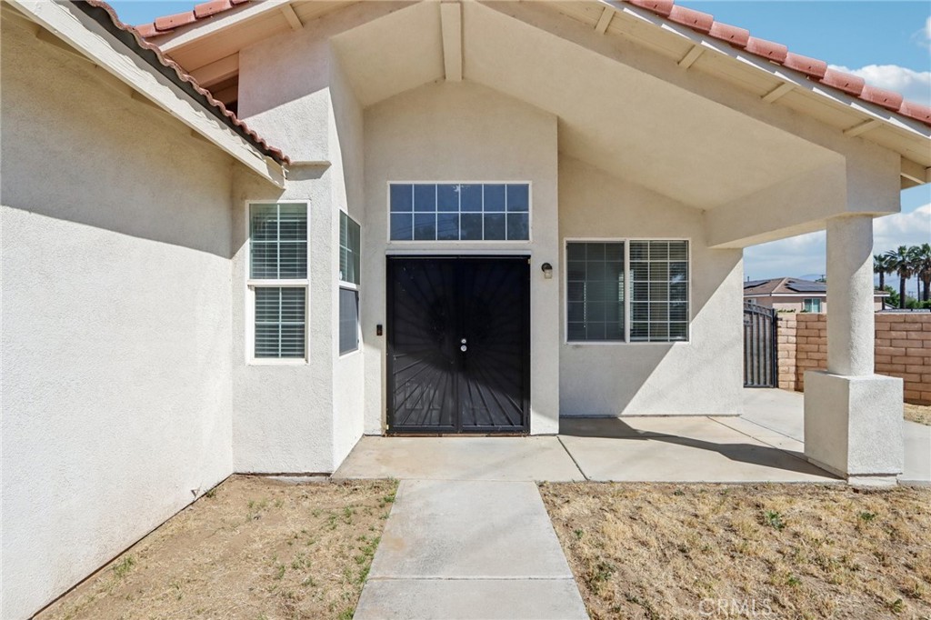 548 Bloomington Avenue Rialto, CA 92376 - Photo 4 of 24
