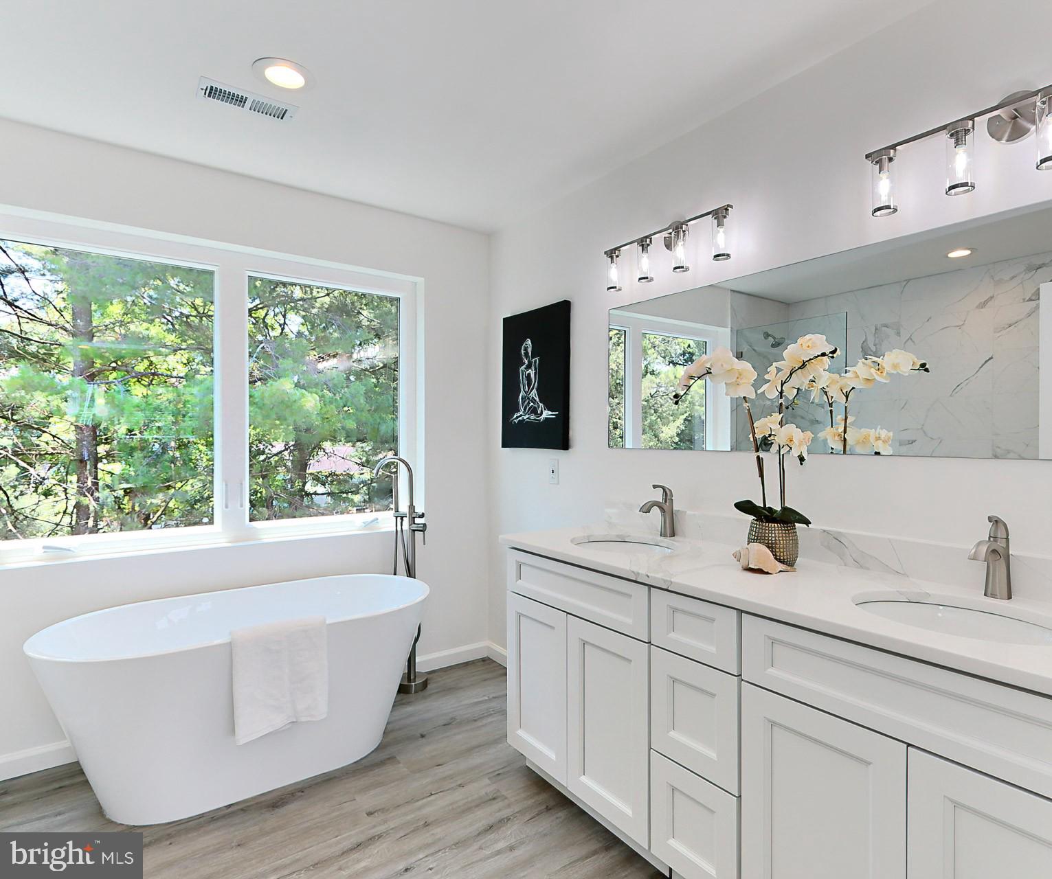 6430 Franconia Road Springfield, VA 22150 - Photo 9 of 21 Similar Primary Bath-soaking tub-no window in plan
