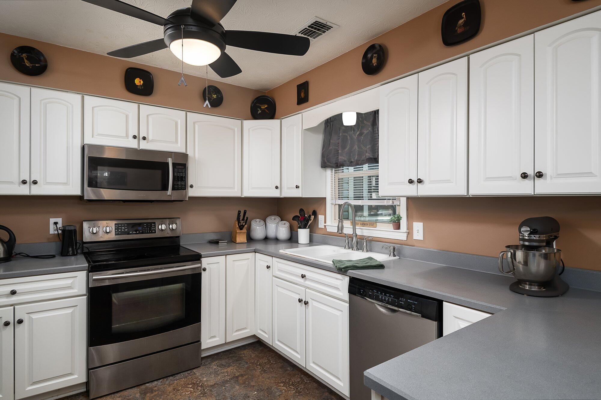 409 Ryne Court Versailles, KY 40383 - Photo 8 of 24 409_ryne_ct_8_8_23-008.jpg-SMALL