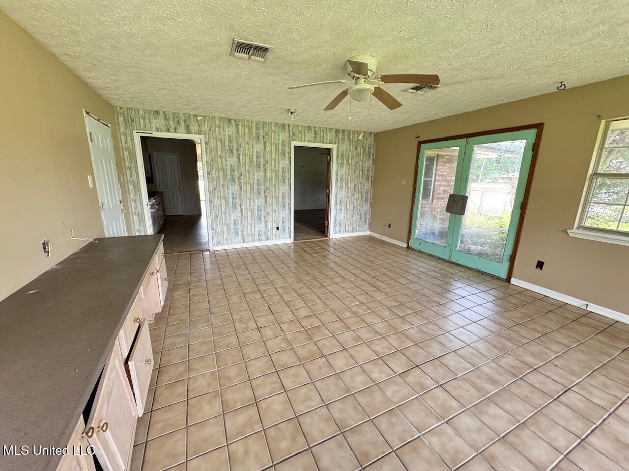 201 St Augustine Drive Long Beach, MS 39560 - Photo 8 of 26 Living