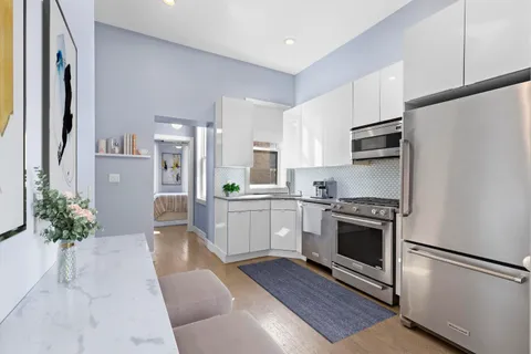 $2,800 | 2614 Palisade Avenue, Unit 1A, Weehawken, NJ 07086