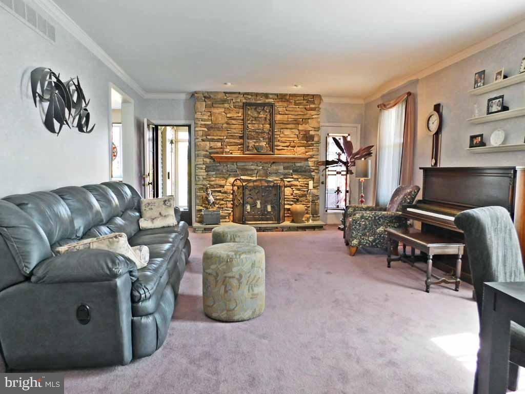 123 Signal Hill Road Holland, PA 18966 - Photo 12 of 38 Family Room
