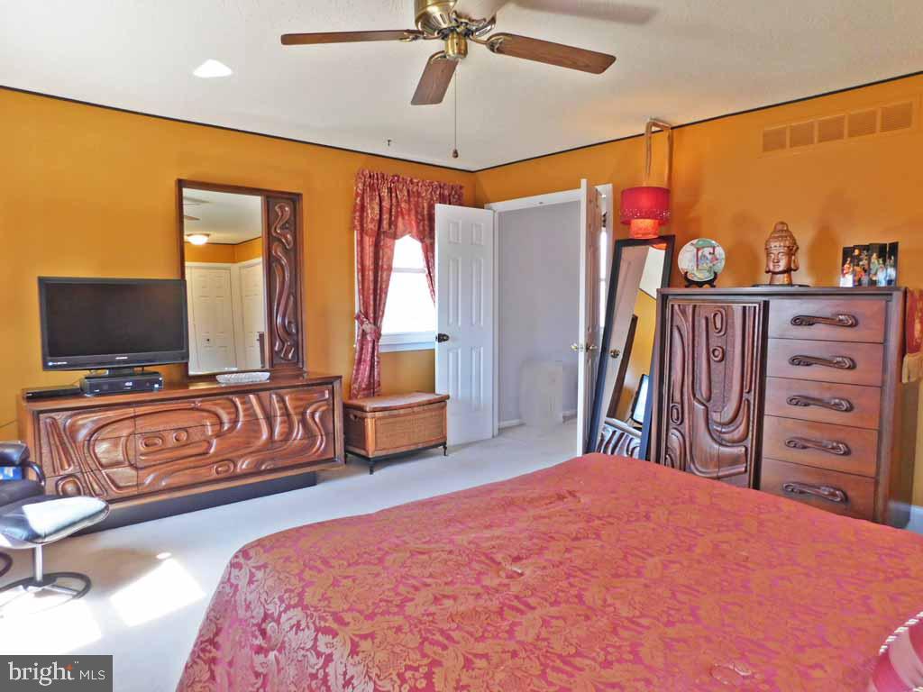 123 Signal Hill Road Holland, PA 18966 - Photo 23 of 38 Master Suite