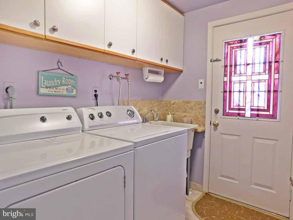123 Signal Hill Road Holland, PA 18966 - Photo 31 of 38 Laundry Room/Mudroom