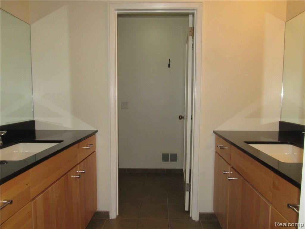 25537 Scotia Road Huntington Woods, MI 48070 - Photo 12 of 15