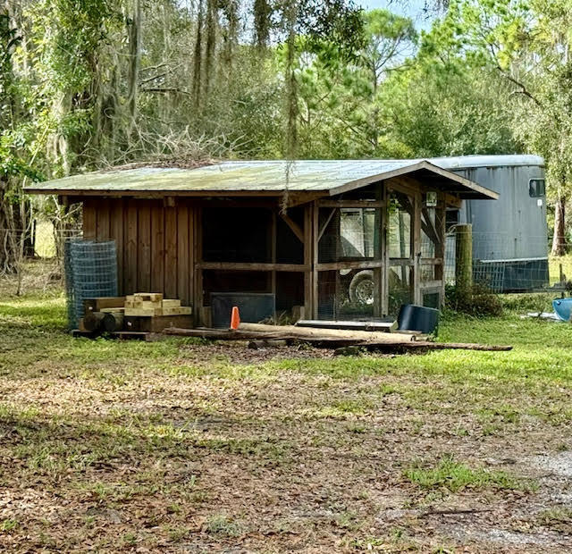 541 South Brocksmith Road Fort Pierce, FL 34945 - Photo 27 of 36 a front view of a house with garden