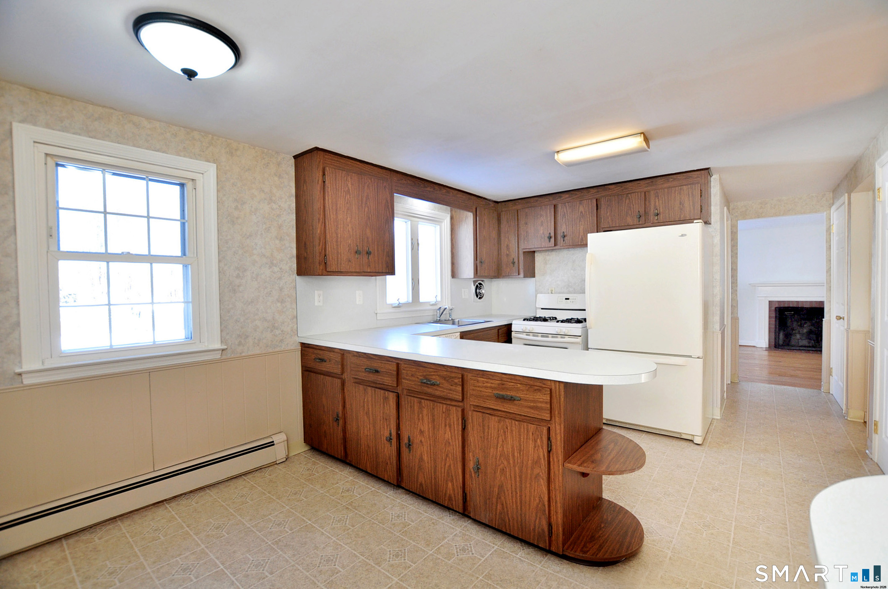 85 Lydall Street Manchester, CT 06042 - Photo 13 of 36