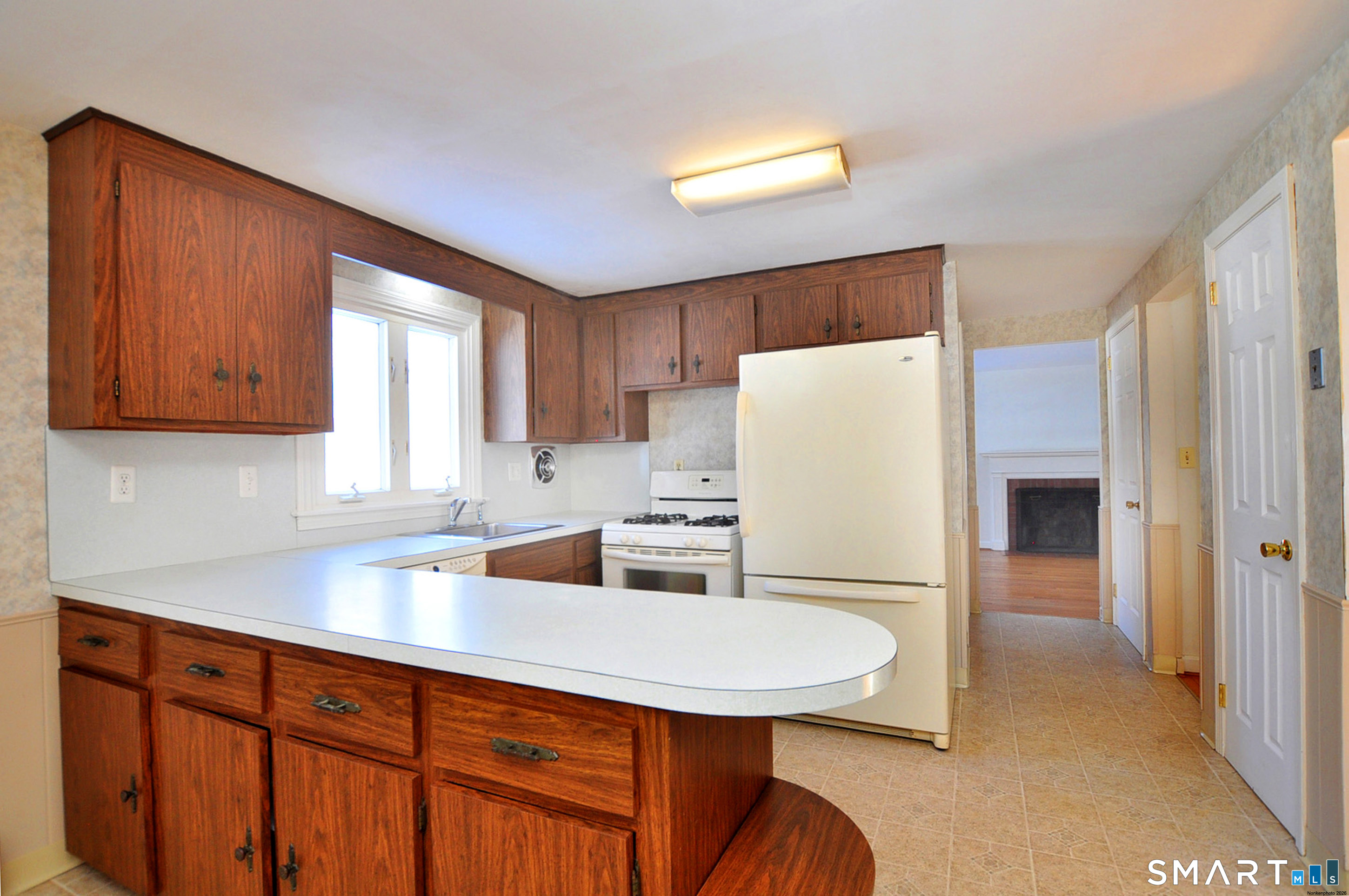 85 Lydall Street Manchester, CT 06042 - Photo 14 of 36