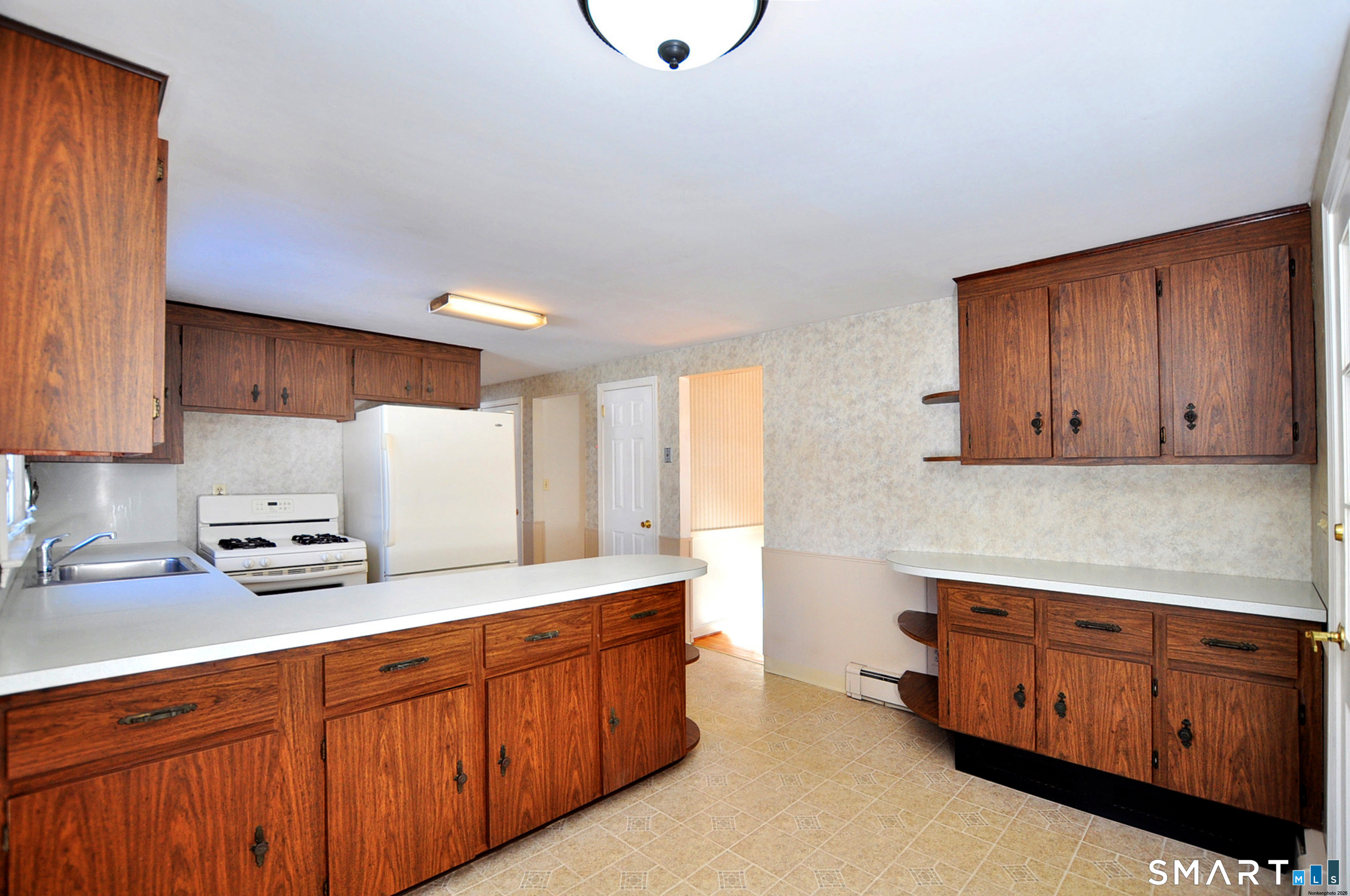 85 Lydall Street Manchester, CT 06042 - Photo 15 of 36