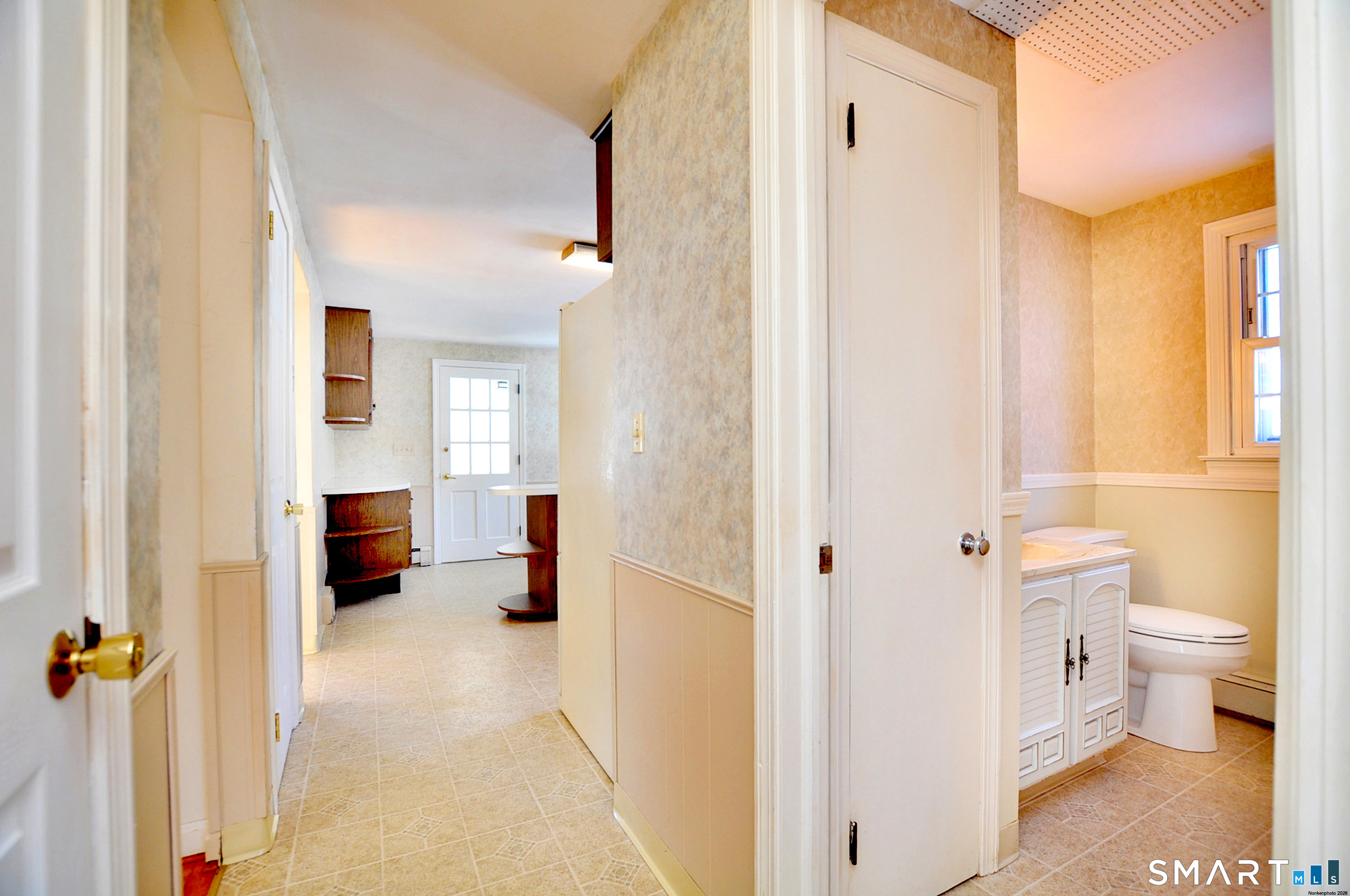 85 Lydall Street Manchester, CT 06042 - Photo 16 of 36