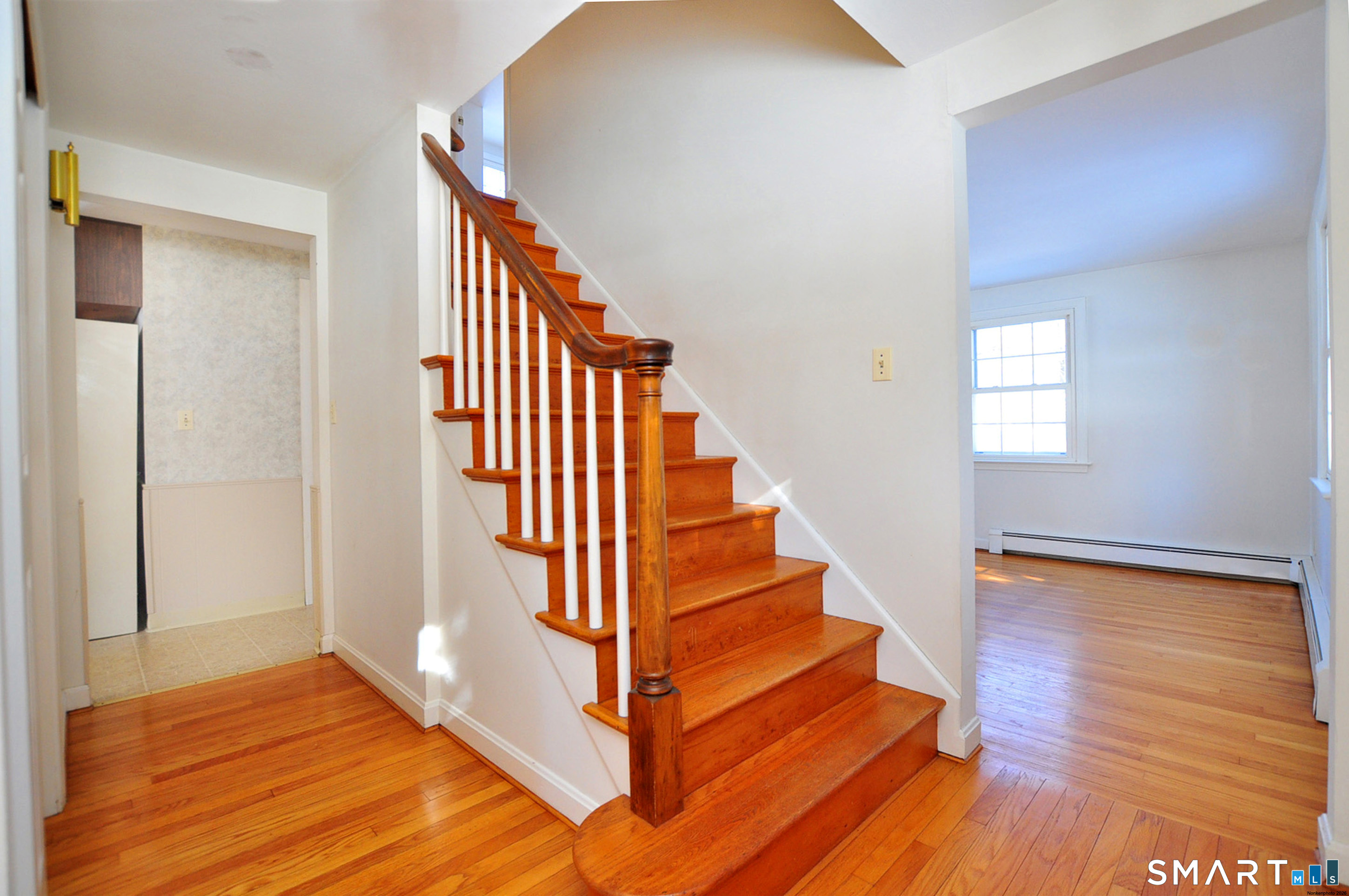 85 Lydall Street Manchester, CT 06042 - Photo 7 of 36