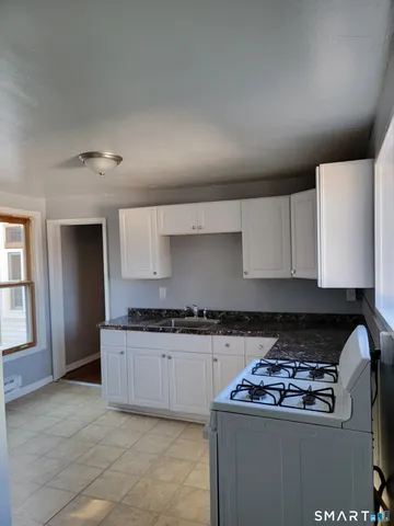 $2,000 | 116 Park Street, Unit 2, Bridgeport, CT 06608