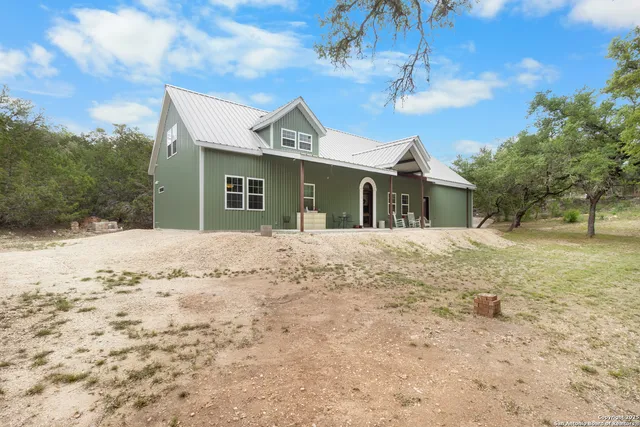 $925,000 | 792 Alamo Beach Road, Pipe Creek, TX 78063