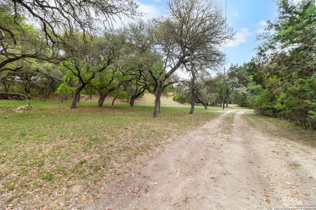 $925,000 | 792 Alamo Beach Road, Pipe Creek, TX 78063