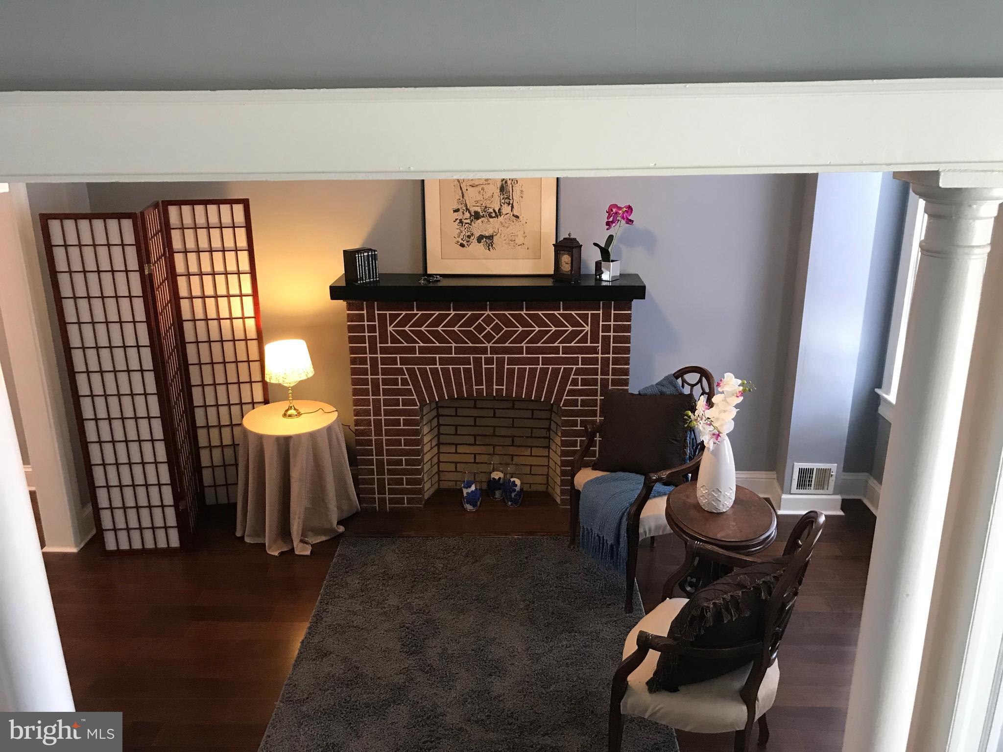 103 South Tremont Road Baltimore, MD 21229 - Photo 3 of 20 Living Room