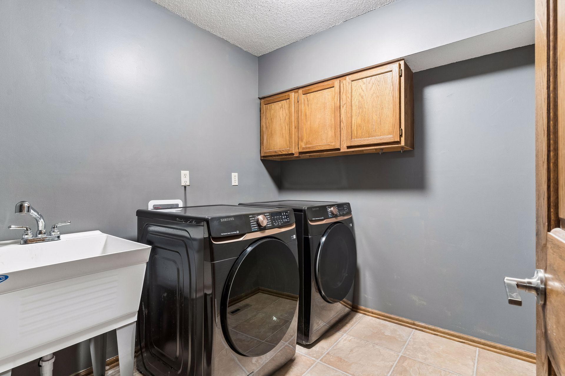 7476 Cahill Road Edina, MN 55439 - Photo 4 of 53