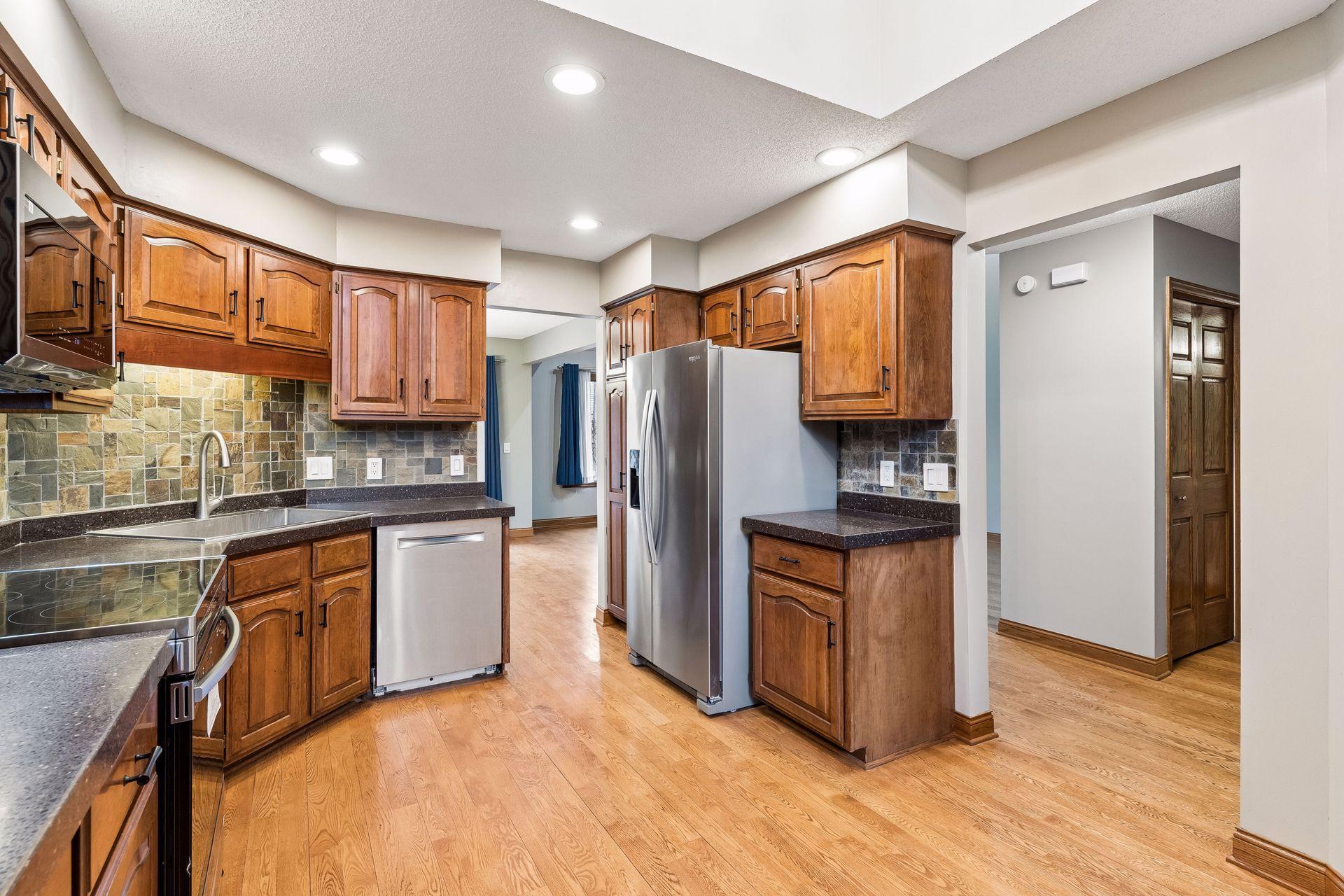 7476 Cahill Road Edina, MN 55439 - Photo 6 of 53