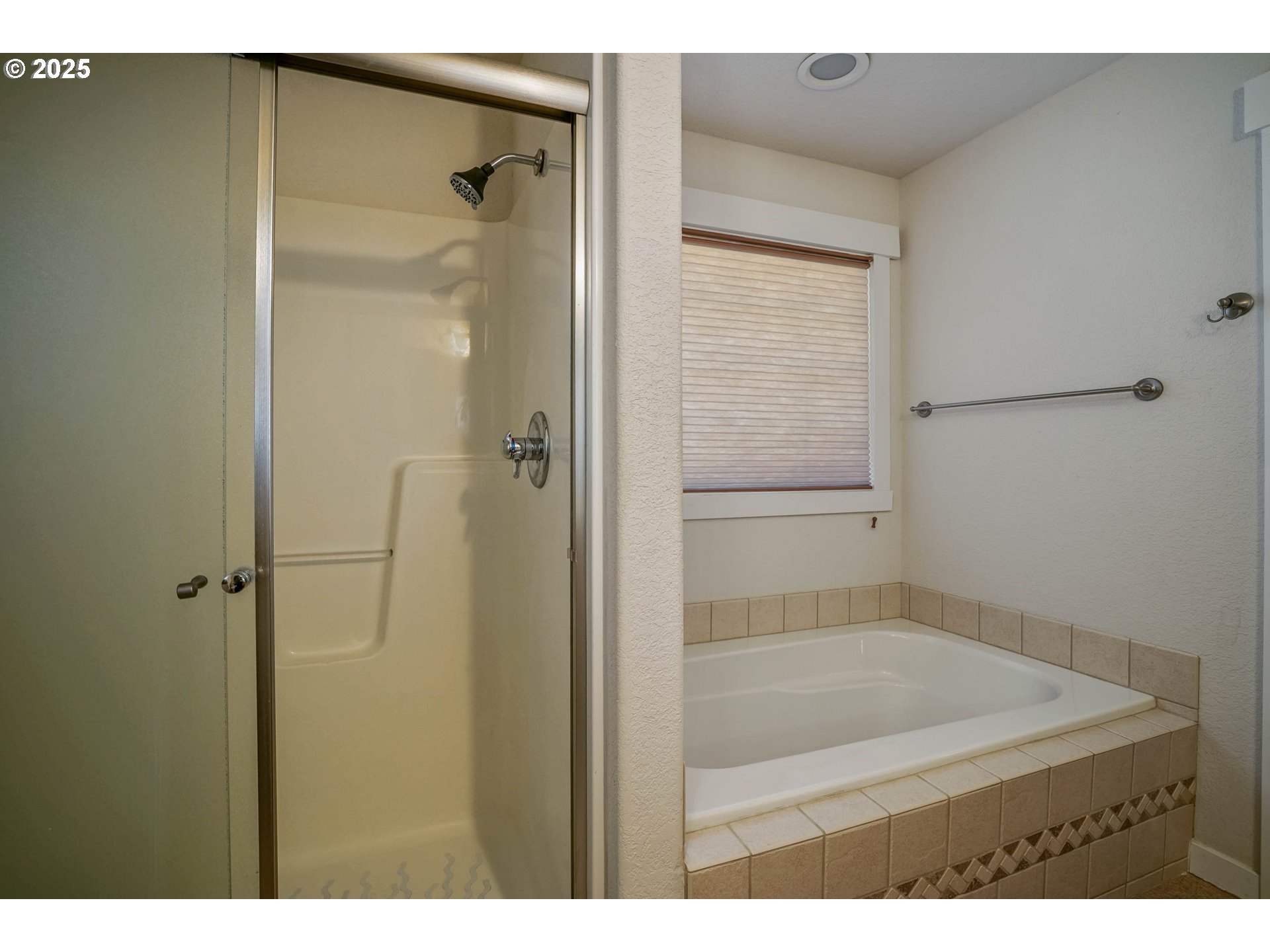 1897 Northeast Lucy Belle Street McMinnville, OR 97128 - Photo 25 of 39 a bathroom with a shower