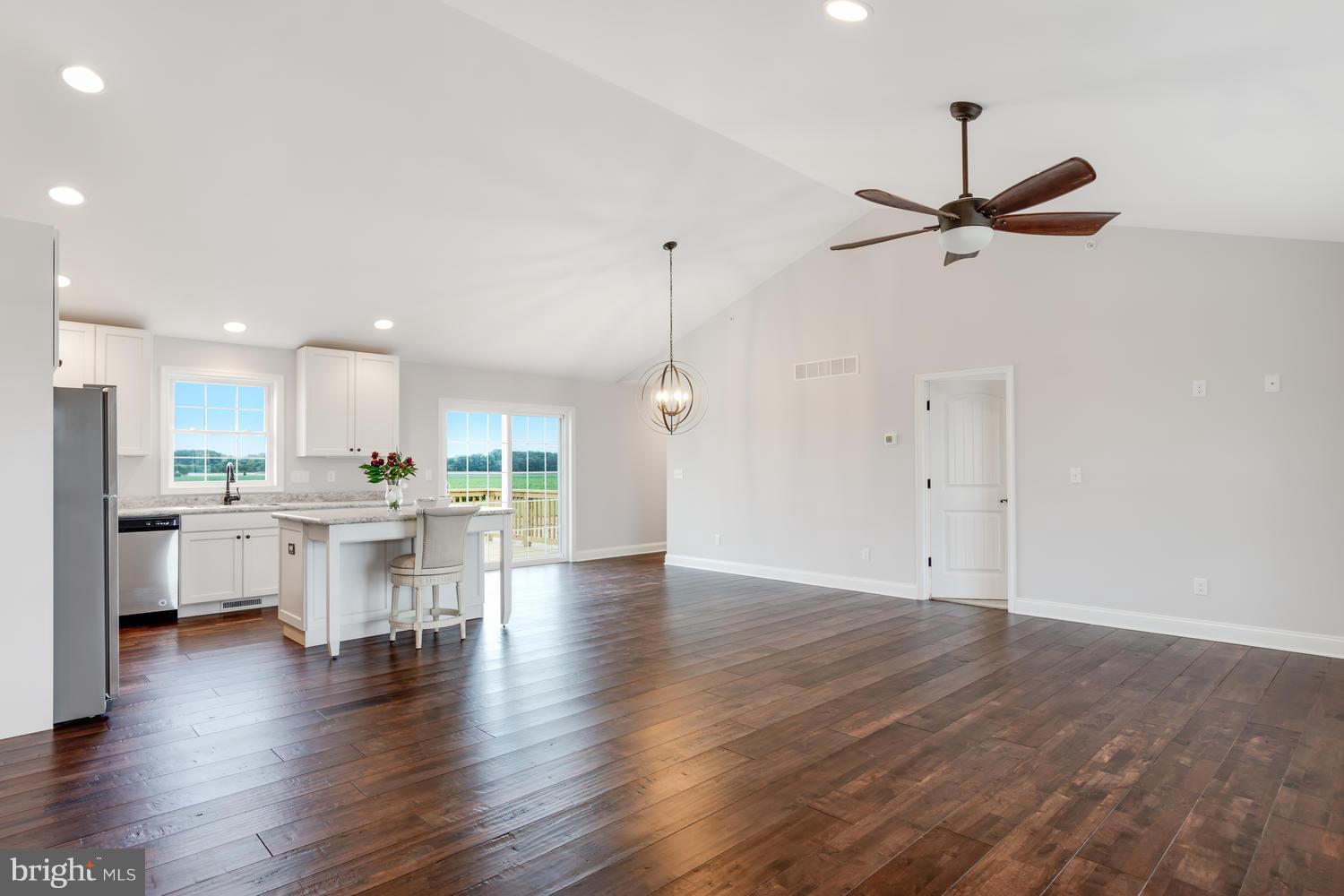 11501 Maplewood Drive Ridgely, MD 21660 - Photo 9 of 27 Living Room