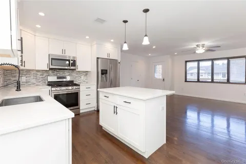 $649,000 | 10 Sharon Drive, East Patchogue, NY 11772