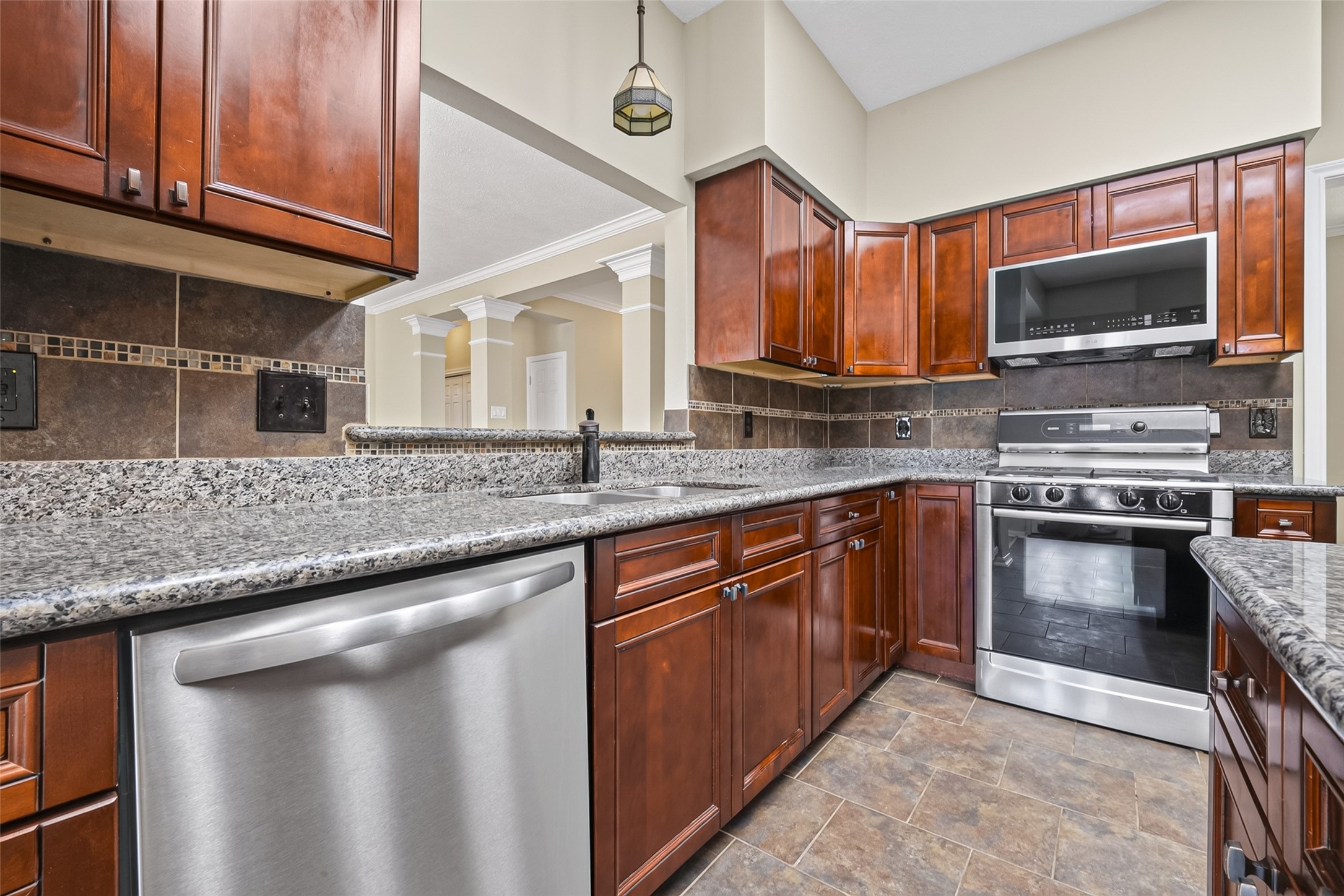 1430 Mabry Mill Road Houston, TX 77062 - Photo 10 of 39