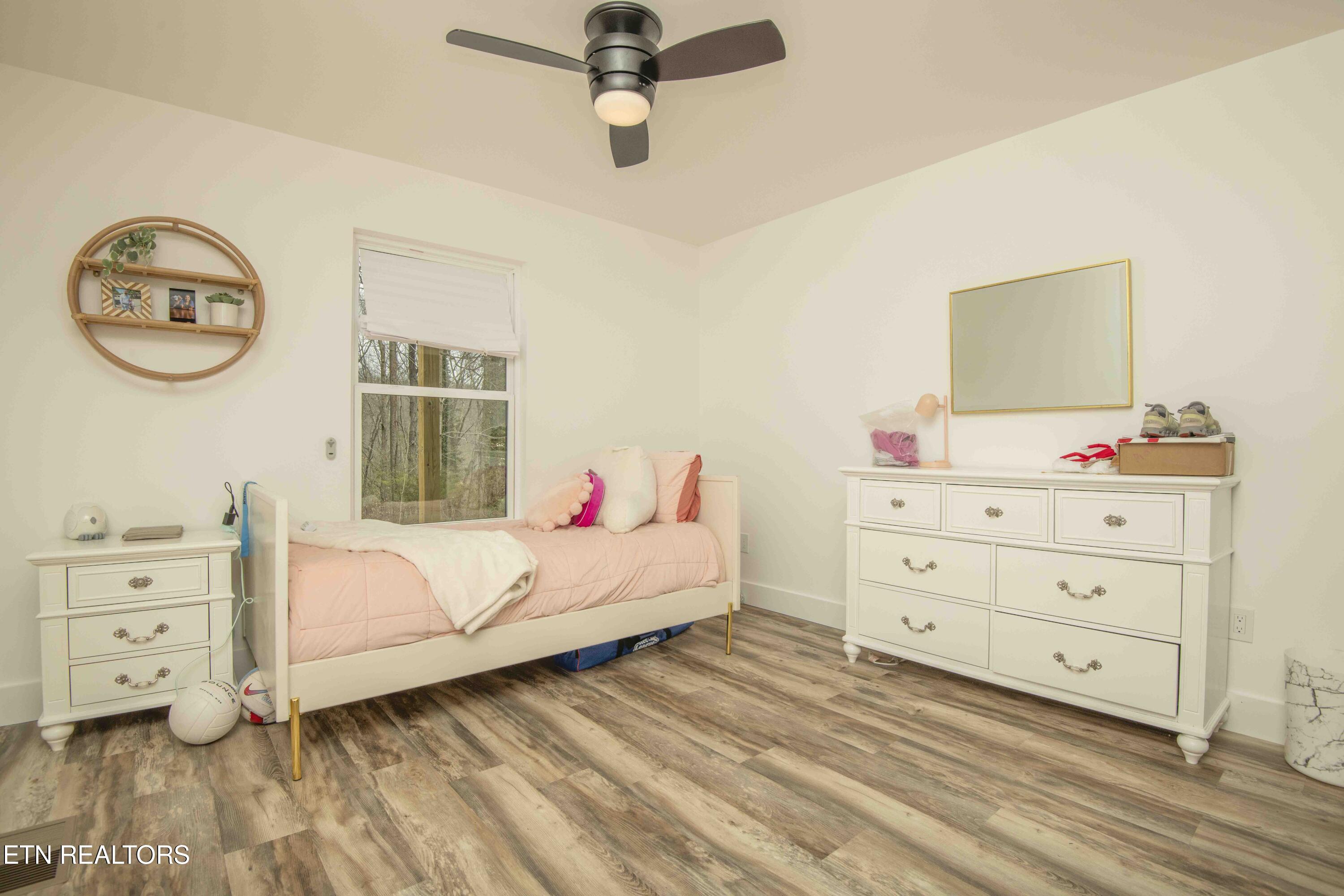 127 Ridge Lane Clinton, TN 37716 - Photo 24 of 50 second bed_1