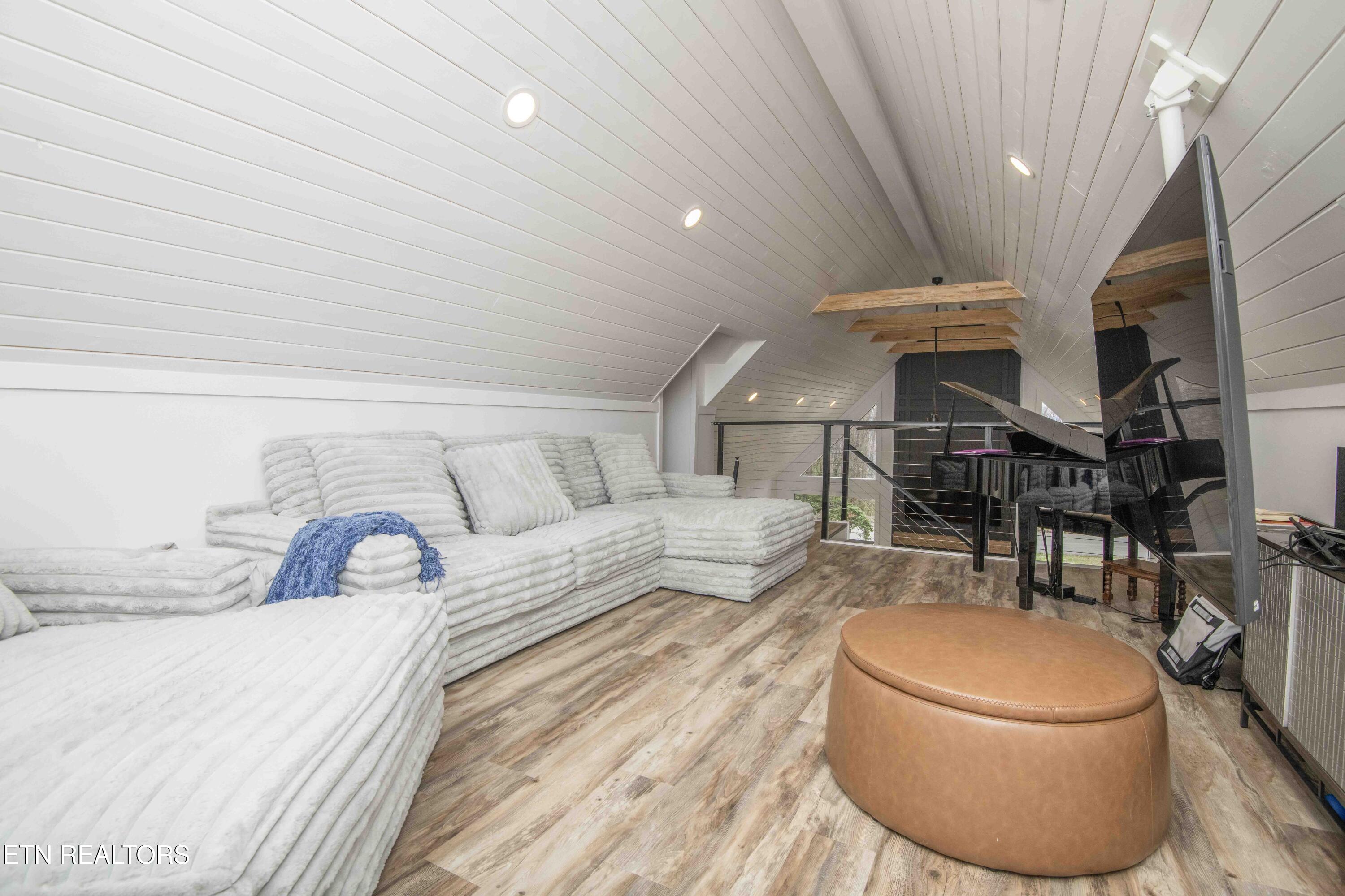 127 Ridge Lane Clinton, TN 37716 - Photo 33 of 50 loft_1