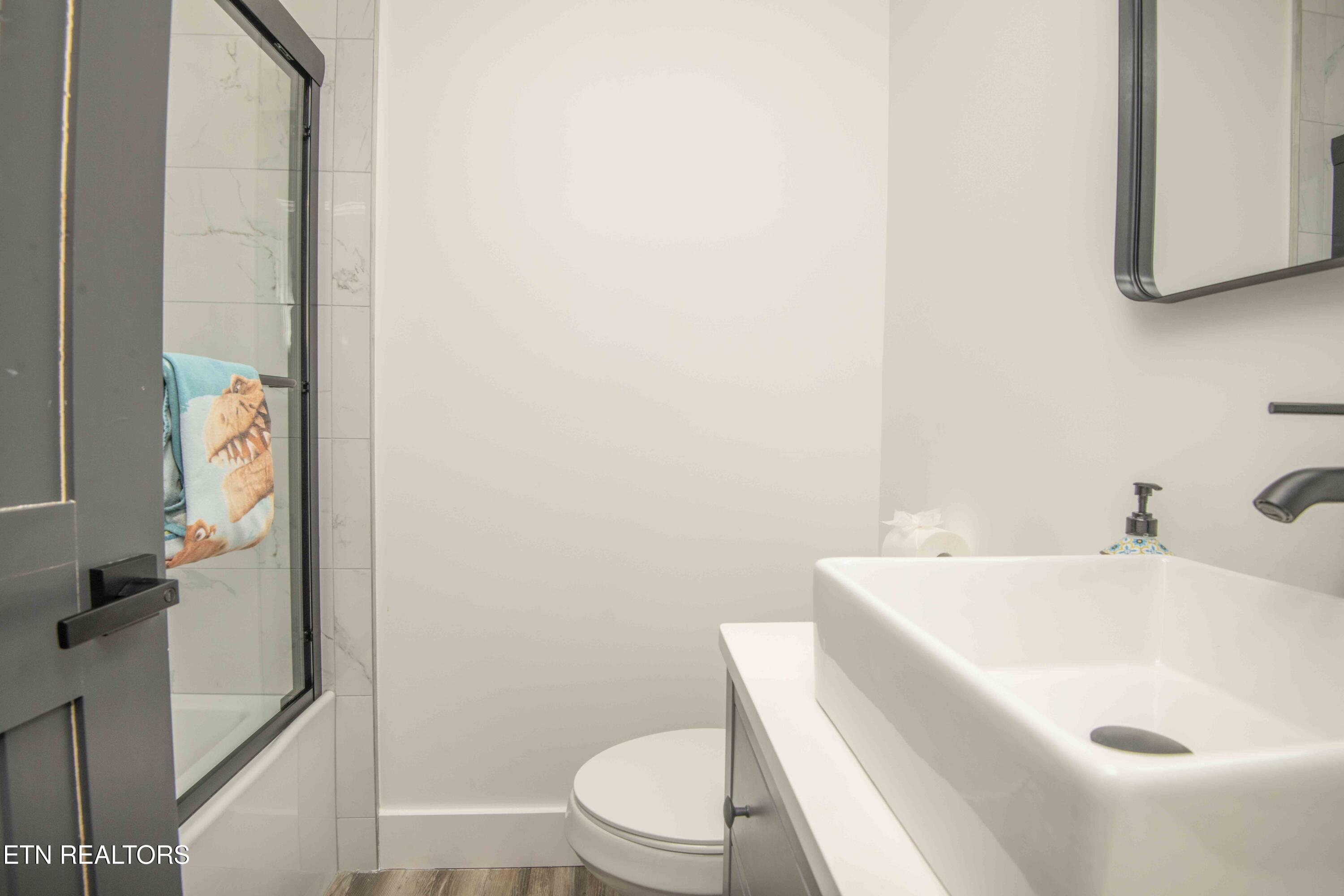 127 Ridge Lane Clinton, TN 37716 - Photo 36 of 50 fourth bath_1