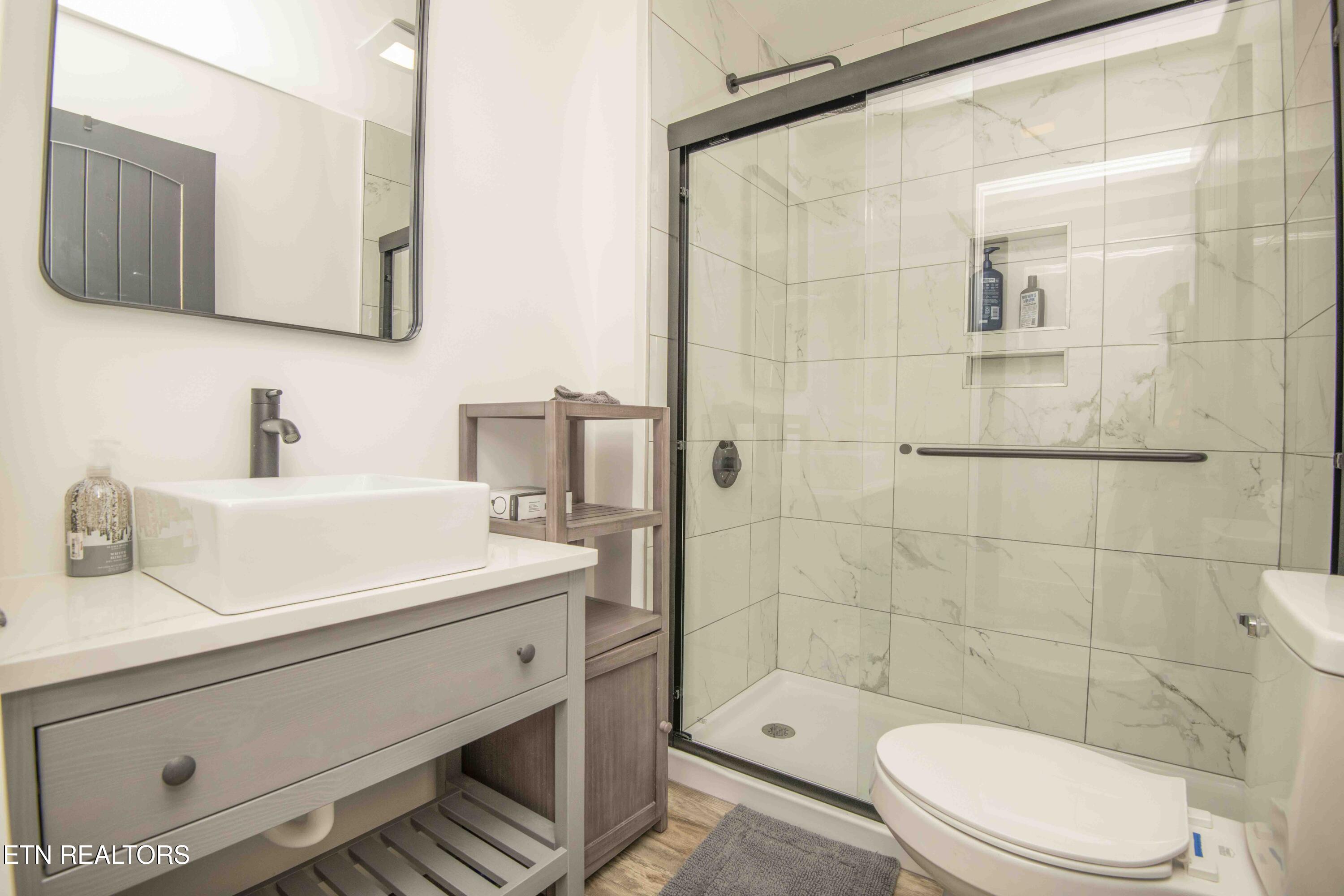 127 Ridge Lane Clinton, TN 37716 - Photo 38 of 50 third bath_1