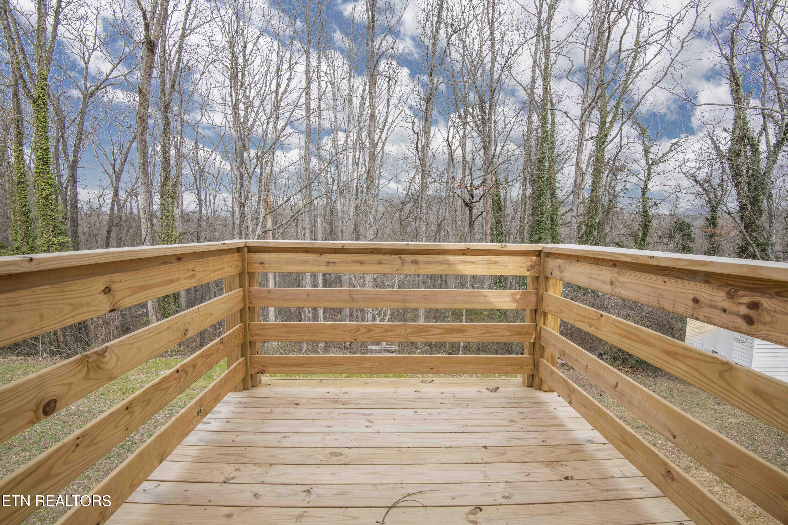 127 Ridge Lane Clinton, TN 37716 - Photo 42 of 50 balcony_1