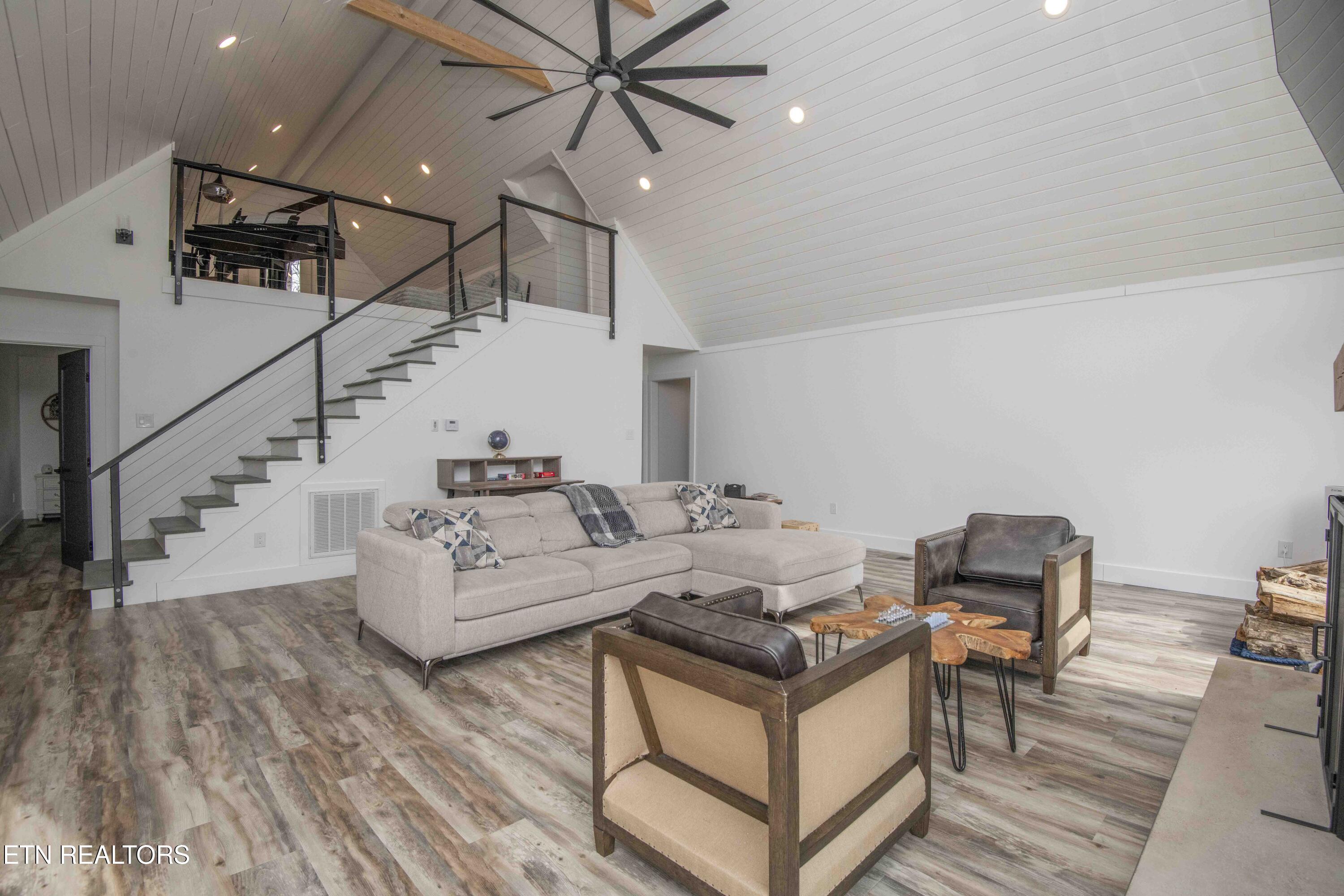 127 Ridge Lane Clinton, TN 37716 - Photo 5 of 50 living 2_1