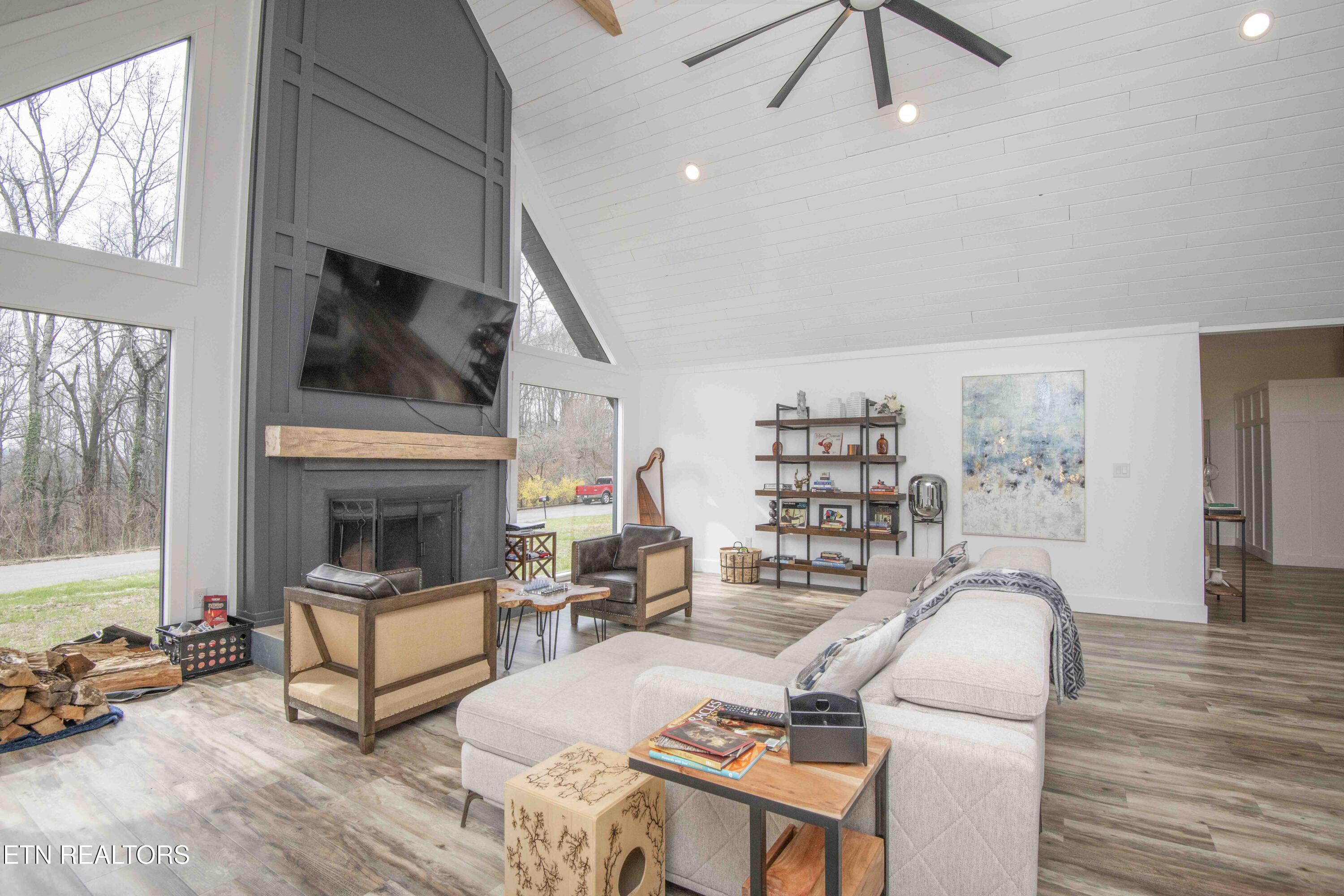 127 Ridge Lane Clinton, TN 37716 - Photo 7 of 50 living 4_1