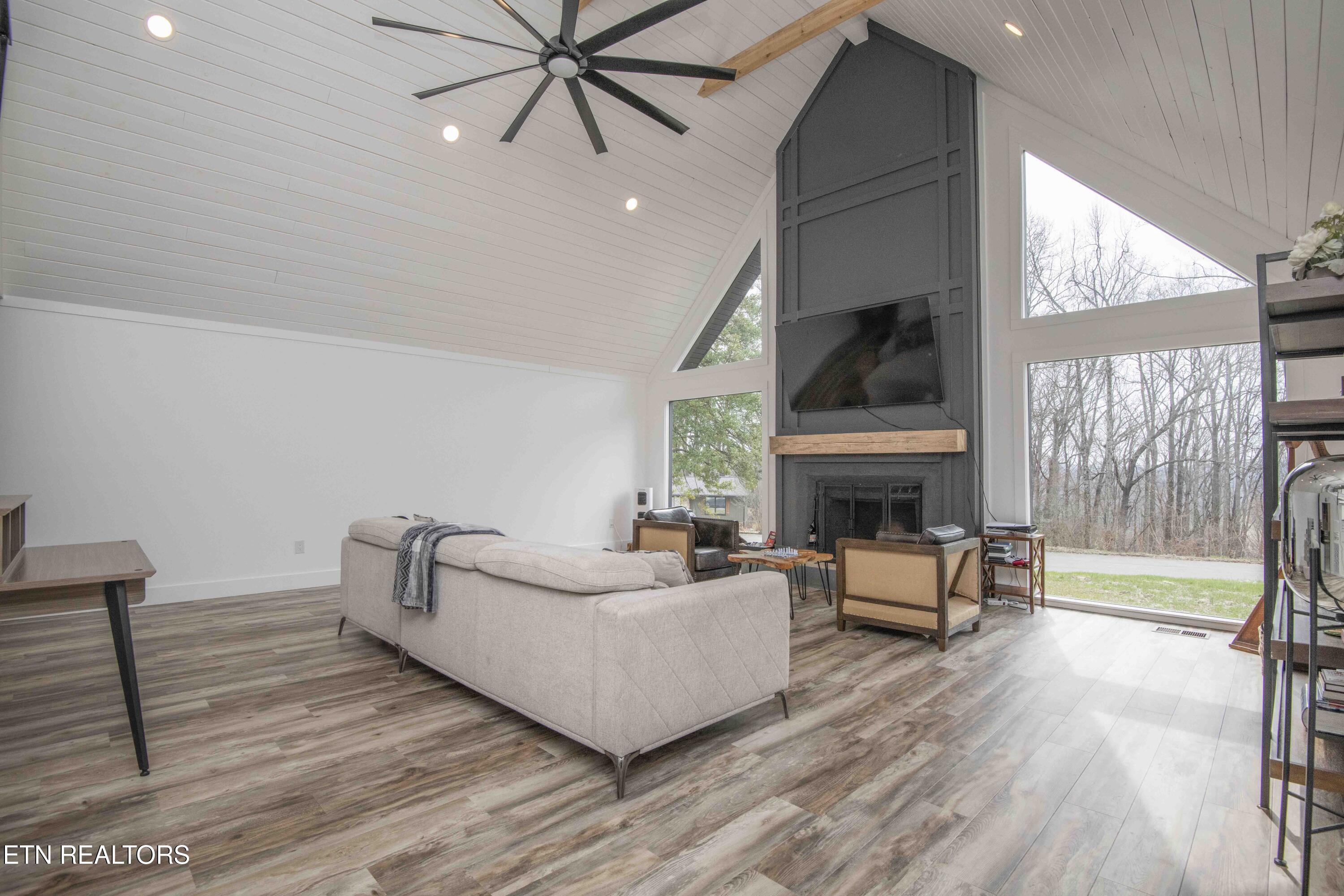 127 Ridge Lane Clinton, TN 37716 - Photo 8 of 50 living_1