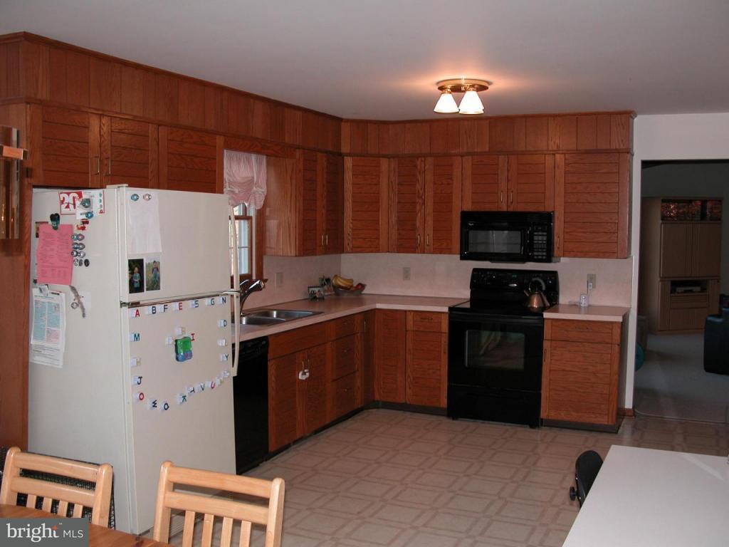 640 Candlewyck Road, Unit 16 Lancaster, PA 17601 - Photo 13 of 38 Gallery Image 13