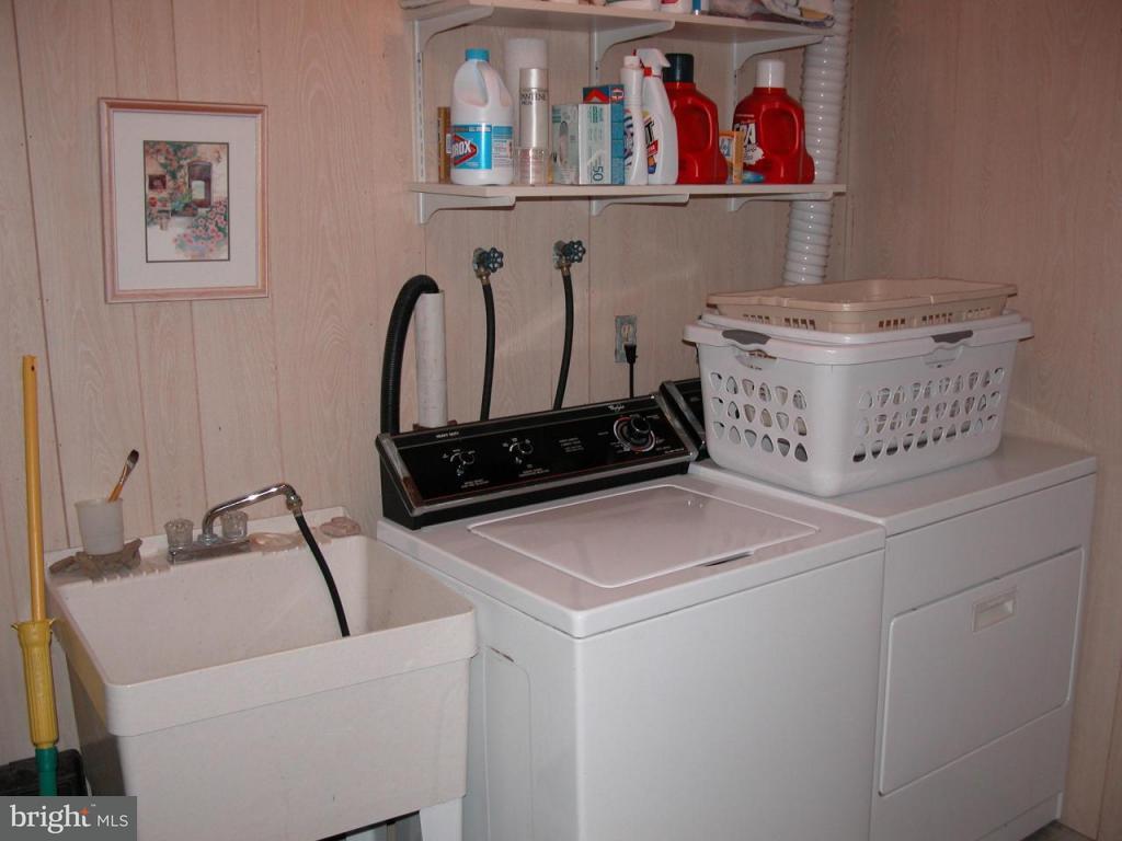 640 Candlewyck Road, Unit 16 Lancaster, PA 17601 - Photo 24 of 38 Gallery Image 24