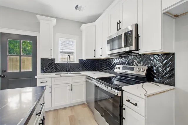 $1,800 | 4719 Mallow Street, Unit B, Houston, TX 77033