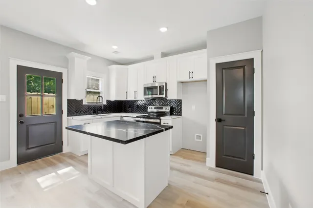 $1,800 | 4719 Mallow Street, Unit B, Houston, TX 77033