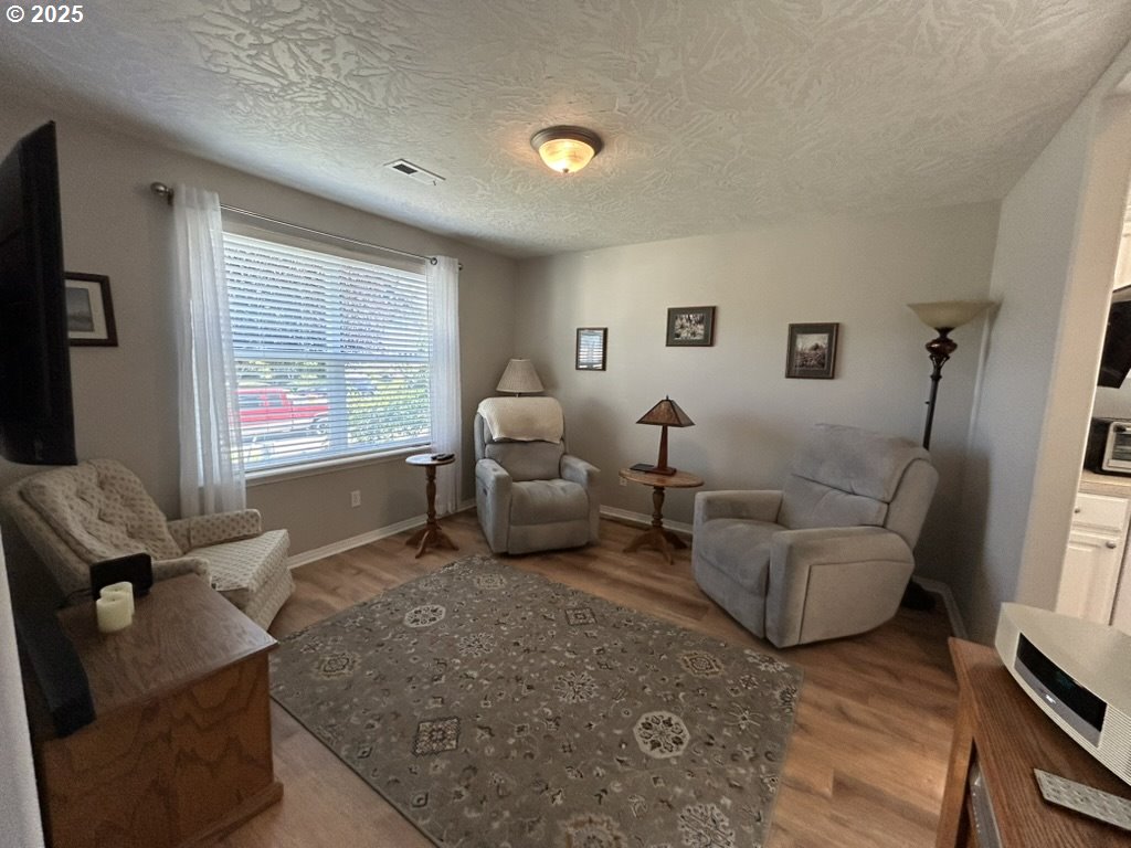 736 Kelsey Loop Molalla, OR 97038 - Photo 4 of 21 Living Room