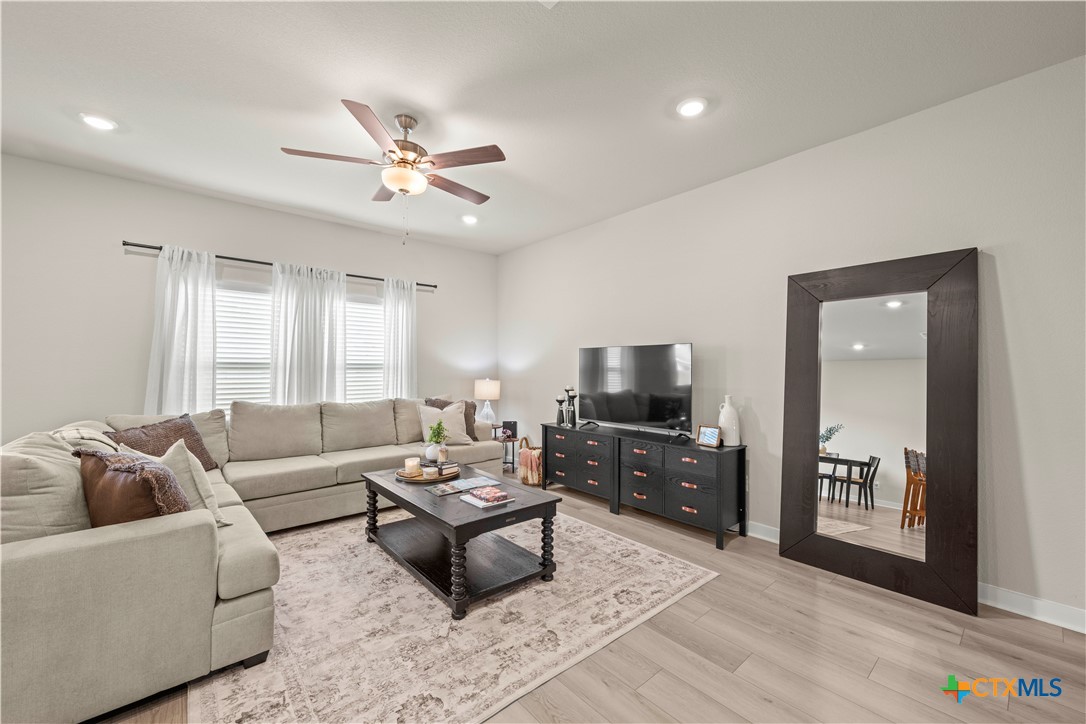 237 Little Grn Trail Jarrell, TX 76537 - Photo 11 of 30