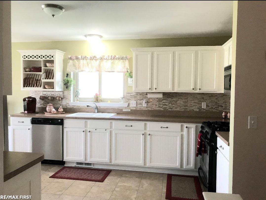35861 Harvard Road New Baltimore, MI 48047 - Photo 14 of 51 Decorative Kitchen