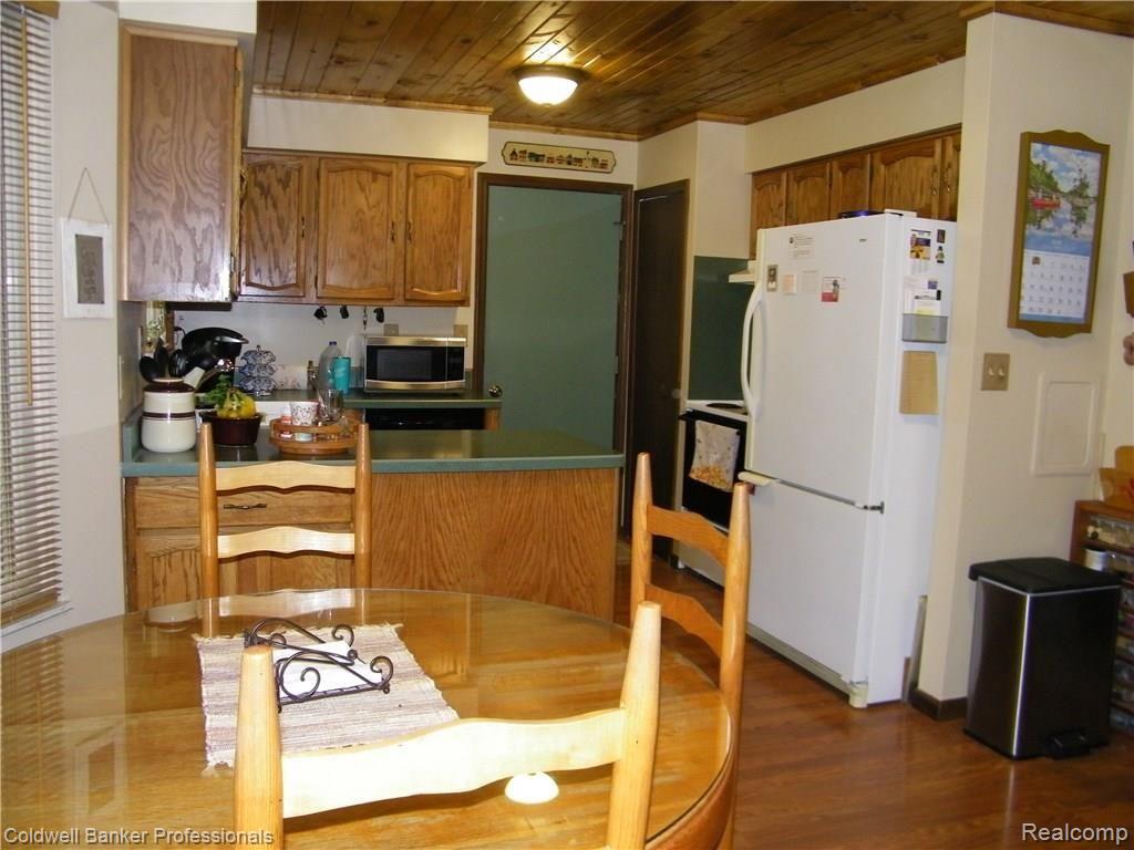 6040 Old State Road North Branch, MI 48461 - Photo 7 of 31 100_4555.jpg