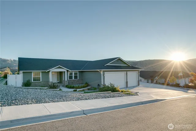 $775,000 | 647 North Newton Avenue, East Wenatchee, WA 98802