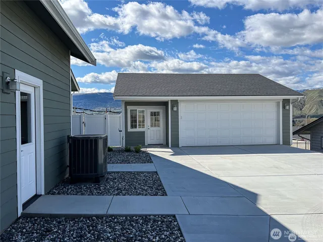 $775,000 | 647 North Newton Avenue, East Wenatchee, WA 98802