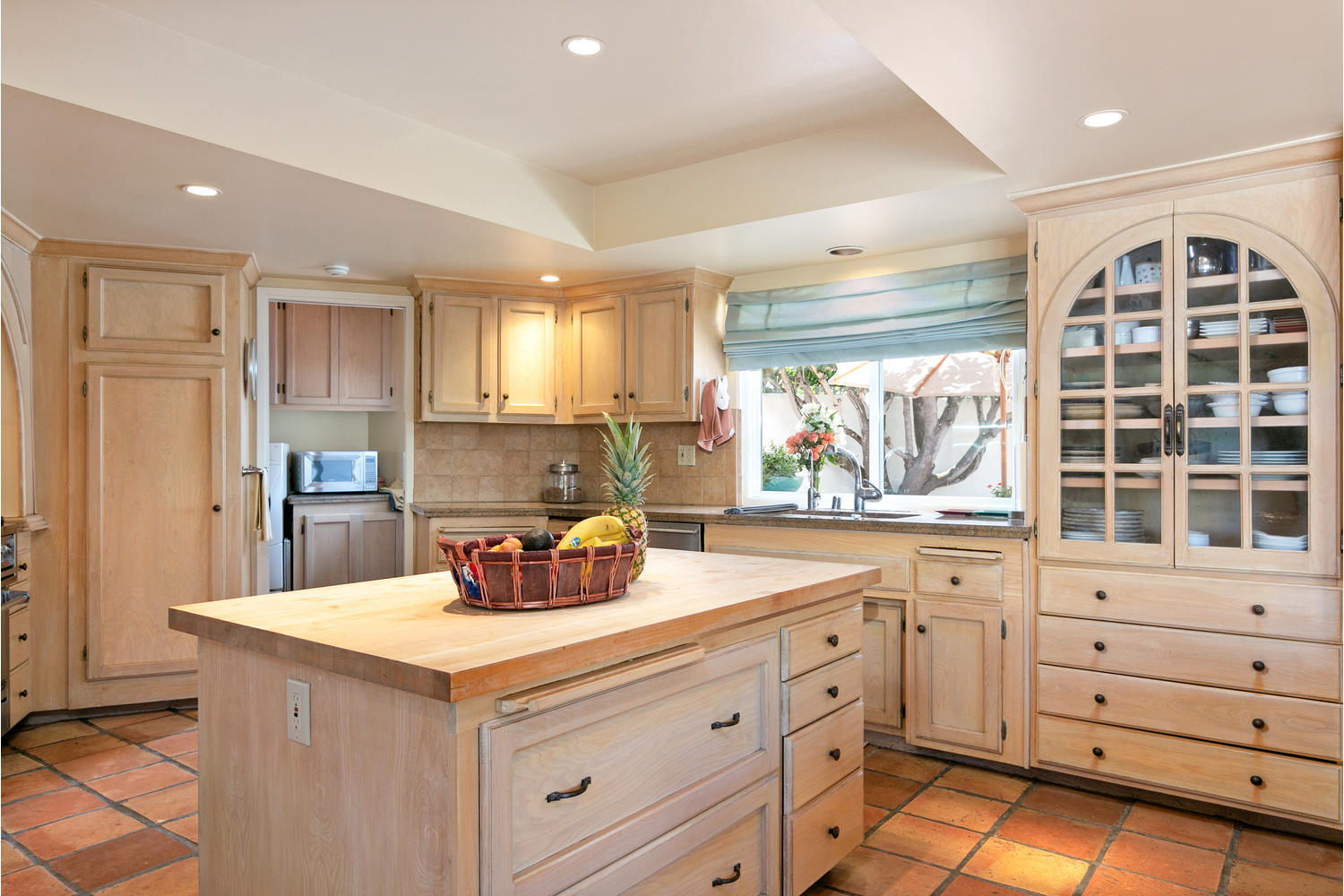 5264 Austin Road Santa Barbara, CA 93111 - Photo 8 of 48 Kitchen
