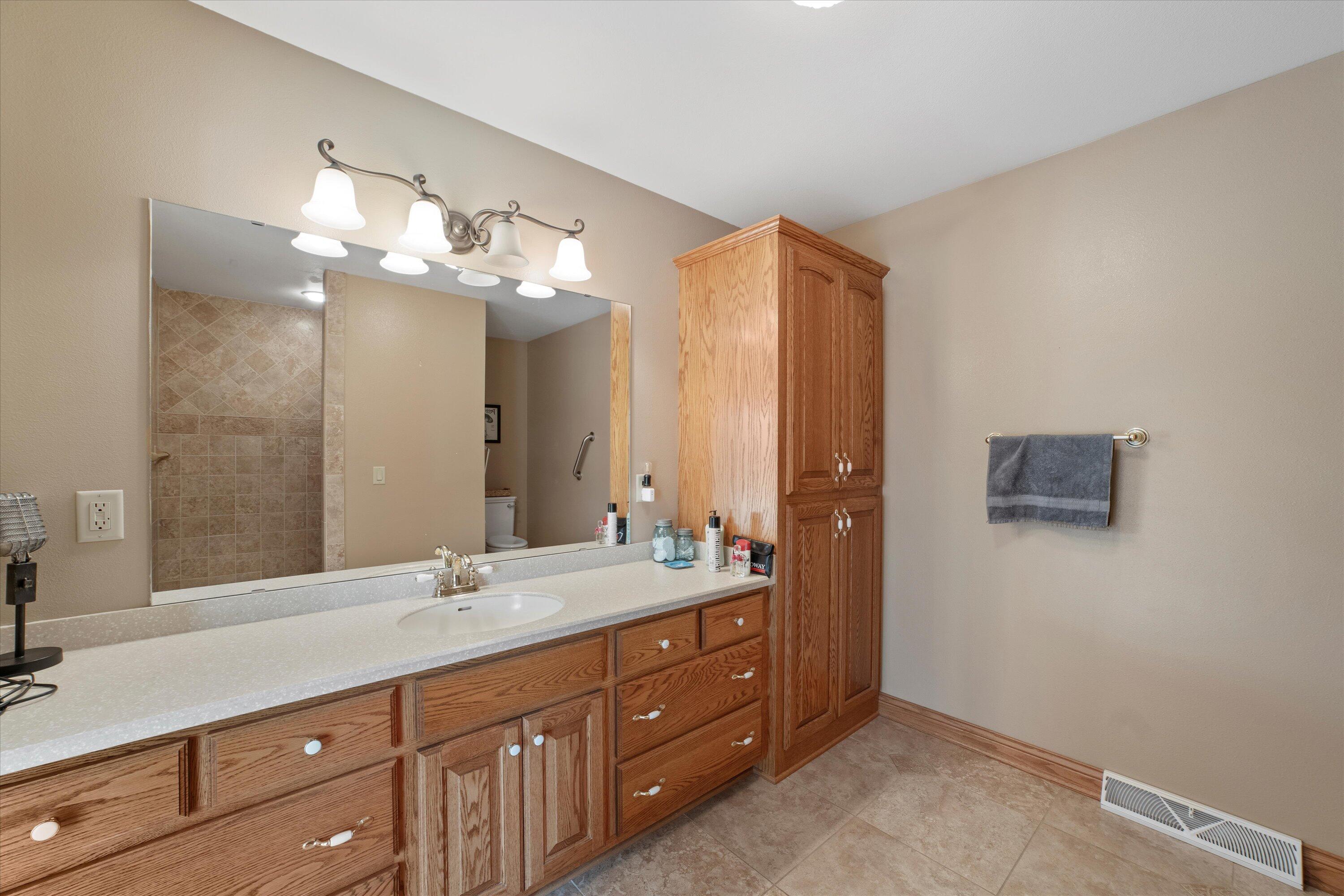 N4554 Lakeview Road Hustisford, WI 53034 - Photo 32 of 38 Full bathroom