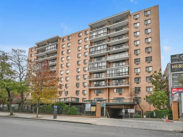 $3,500 | 13675 37th Avenue, Unit 3H | Downtown Flushing