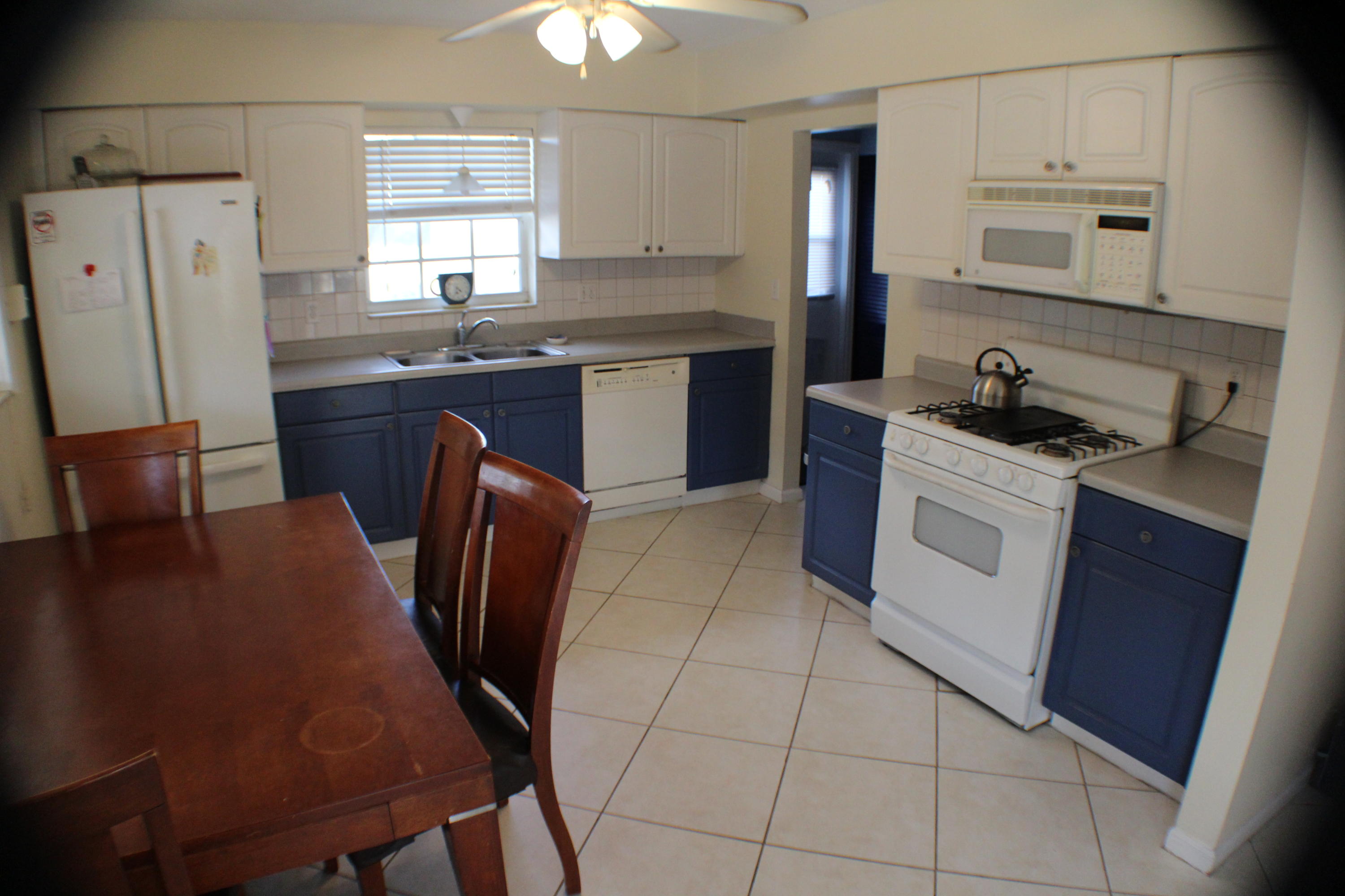 445 Gulfstream Road Palm Springs, FL 33461 - Photo 3 of 9 445 gulfstream kitchen